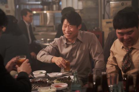 Lee Je Hoon, Yoo Hae Jin, Son Hyun Joo, And Choi Young Joon Become Entangled During A Financial Crisis In “Big Deal” 13