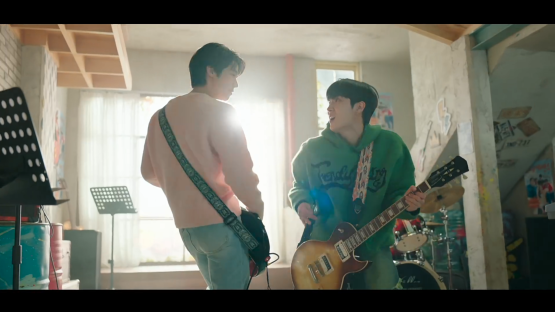 2 Revealing And 2 Cute Moments In Episode 3 Of “Spring Of Youth” 6
