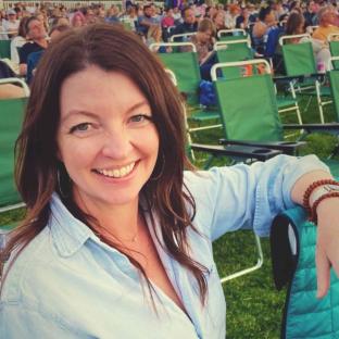 Headshot of Sarah Fosmo.