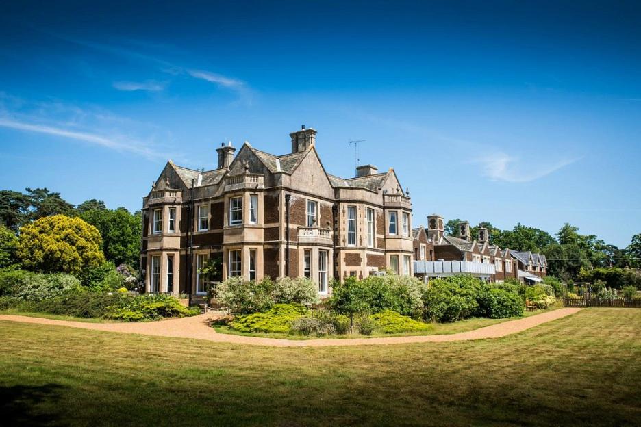 Inside the abandoned hotel on the King’s royal estate that was Princess’s Diana’s childhood home