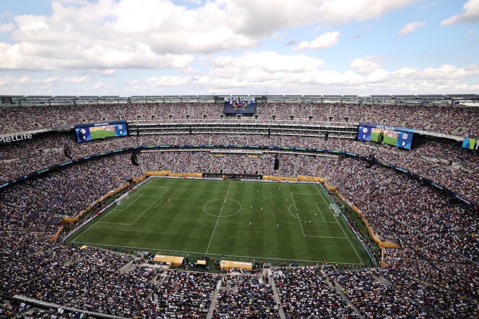 Overhead view of a soccer match between Chelsea FC and Paris Saint-Germain at MetLife Stadium.