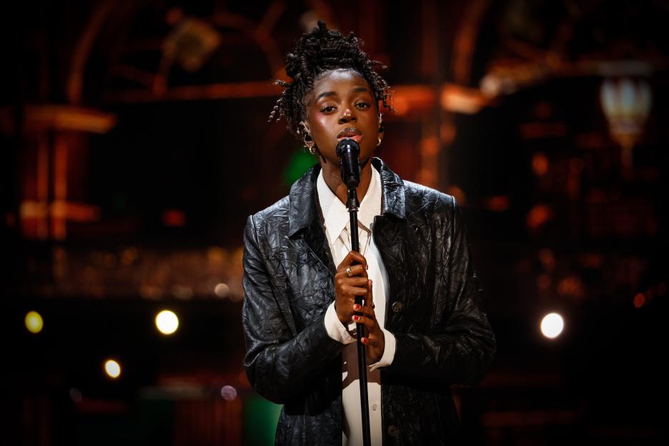 Cat Burns singing at the Strictly Come Dancing Results Show.