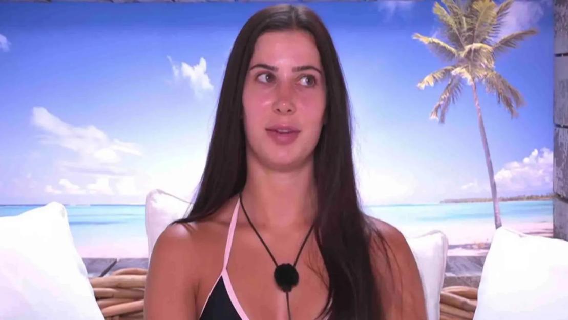 Love Island in ‘fix’ row as Yas lets slip she KNOWS what the public call her after accusations of being AI generated