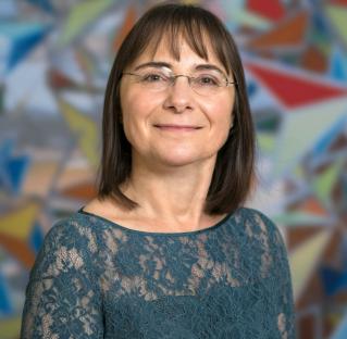 Portrait of Professor Karen Vousden.