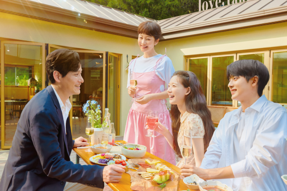 Yum Jung Ah, Park Hae Joon, Choi Yoon Ji, And Kim Min Kyu Come Together For A Joyful Gathering In Special “Love, Take Two” Poster