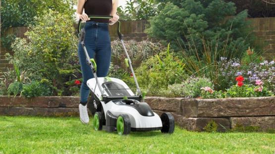 “All around winner” rave fans of GTech cordless lawnmower slashed by £300