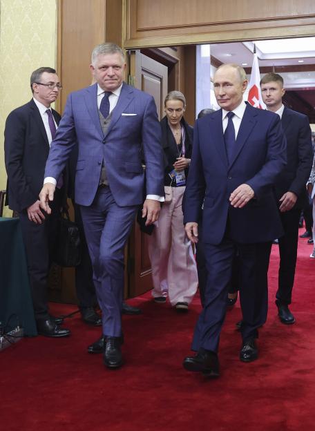 Vladimir Putin and Robert Fico meeting in Beijing.