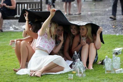 Derby hit by yellow weather warning with thunderstorms and hail set to smash Epsom track for biggest race of the year