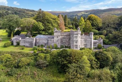 TRAVEL - TUESDAY - CASTLE STAYS : PENGARTH CASTLE, WALES : https://bighouseexperience.com/large-houses-to-rent/pengarth-castle?campaign=21217858535&content=&keyword=&gad_source=1&gbraid=0AAAAADRd12d_GqMxpGaLofIo7T2G9D7vc&gclid=Cj0KCQjw2tHABhCiARIsANZzDWrKFwFbGHfOpF5hwv9dwnneqDuLIXJ0x31X61iw0koNoIo3sXspi-YaAp6FEALw_wcB