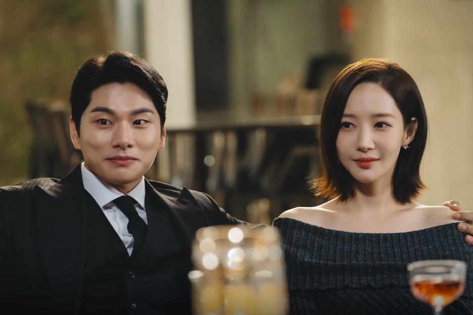 Lee Yi Kyung To Make Special Appearance In “Marry My Husband” Co-Star Park Min Young’s Upcoming Drama