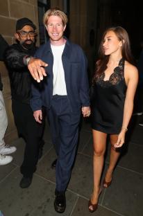 Kevin De Bruyne and his wife leaving a restaurant.