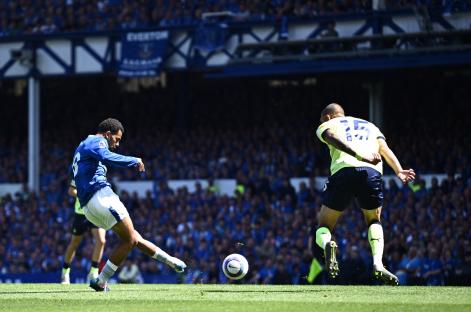 Iliman Ndiaye scoring a goal during a soccer match.