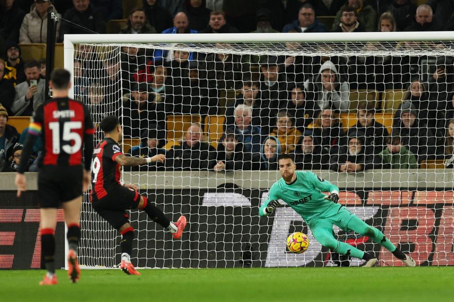 Justin Kluivert presented with Guinness World Record before Bournemouth vs Brighton clash