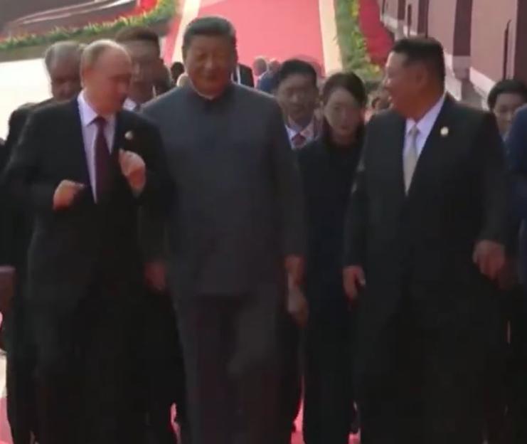 Putin, Xi Jinping, and Kim Jong Un walking together.