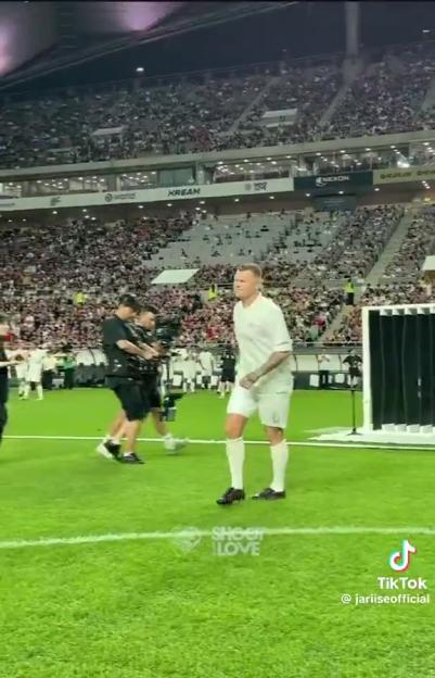 Steven Gerrard's former teammate breaking a shot power challenge prop.