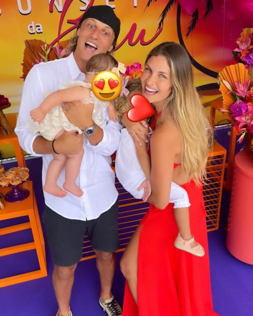 David Luiz with his family.