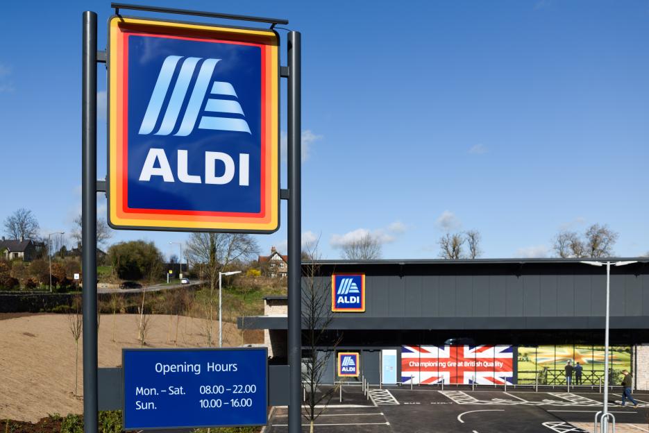 Aldi slashes price of huge bouquets of flowers to just £1.89 in time for Mother’s Day