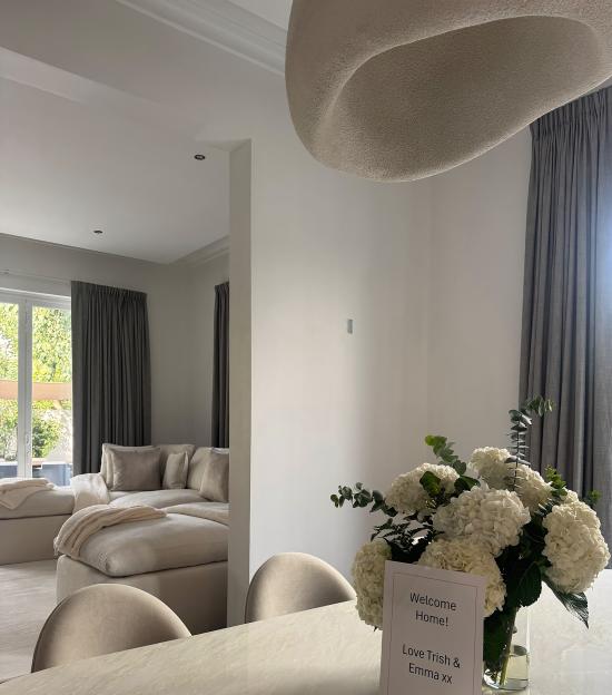 Photo of a living room with a welcome home note.
