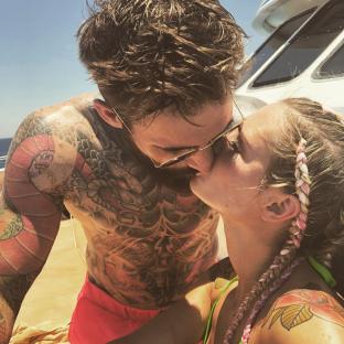 Aaron Chalmers and Talia Oatway kissing.