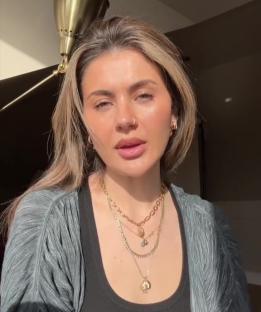Woman wearing gold necklaces.