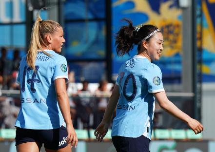 ESTORIL, PORTUGAL - MAY 21: Aemu Oyama of Manchester City celebrates scoring her team's fourth goal with teammate Poppy Pritchard during the Group 1 match between Manchester City and FC Rosengard in the World Sevens Football on day one at Estadio Antonio Coimbra da Mota on May 21, 2025 in Estoril, Portugal. (Photo by Gualter Fatia/World Sevens Football via Getty Images)