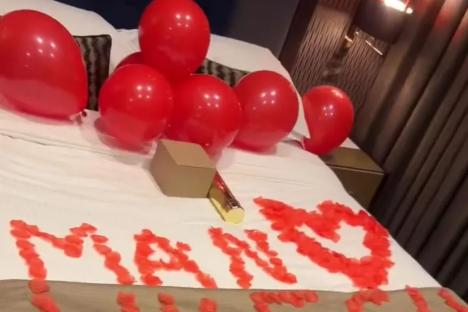 People in hysterics over ‘roadman’s’ hotel room display of love with ‘pepperoni’ rose petals & say it’s ‘A for effort’