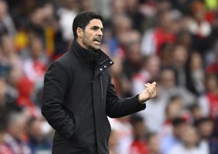 Mikel Arteta, Arsenal manager, coaching during a match.