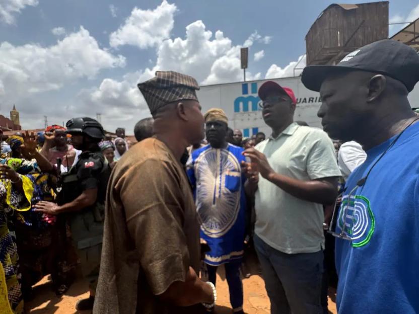 Makinde visits Aleshinloye market 20 days after fire tragedy 4