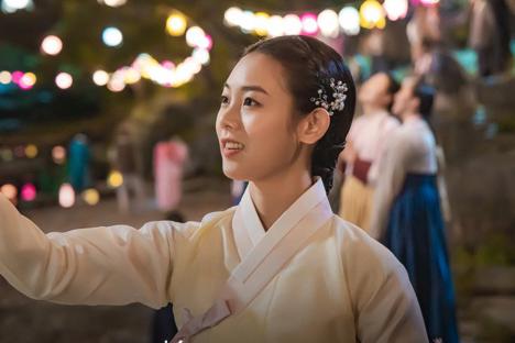 Kwon Han Sol Is A Romance Novel’s Original Lead Who Gets Sidelined In “The First Night With The Duke”