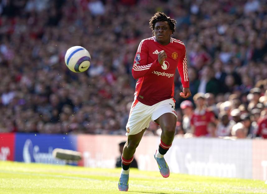 Patrick Dorgu of Manchester United playing in a Premier League match.