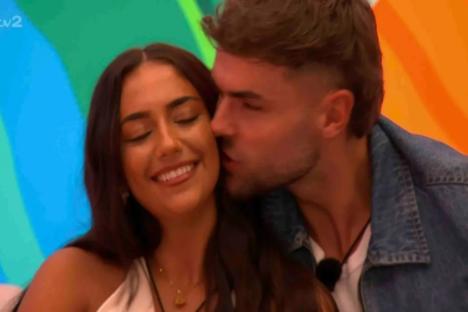 Love Island fans can’t believe the age gap between Shakira and Harry as they can’t keep their hands off each other