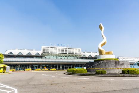 Exterior view of Kaohsiung International Airport's international passenger terminal.
