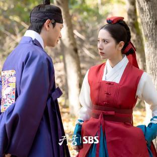 Yook Sungjae Gets Adorably Nervous While Carrying Kim Ji Yeon In &#8220;The Haunted Palace&#8221; 3