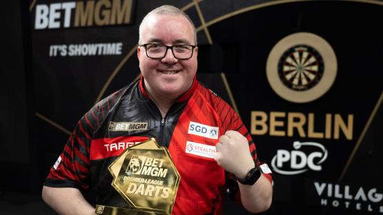 Stephen Bunting handed odd prize after ending ten-year winless run to triumph in Premier League Darts Berlin