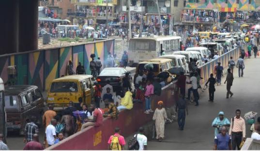 Traders, squatters defy Lagos government’s eviction order at Oja Oba underbridge