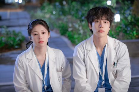 “Resident Playbook” Tops Buzzworthy Drama List + Sweeps 5 Of Top 10 Spots On Actor List
