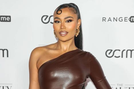Love Island star Ella Thomas appears to ‘soft launch’ her new footballer beau amid dating rumours