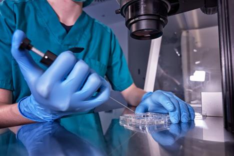 Woman gives birth to a ‘stranger’s baby’ after IVF clinic admits embryo mix-up
