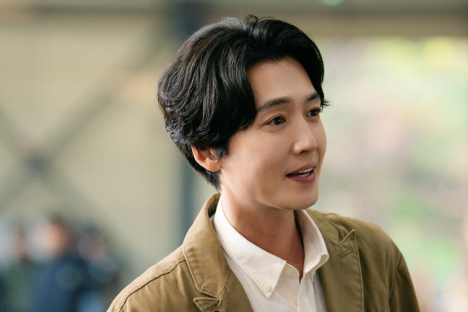 Jung Kyung Ho Is A Labor Attorney Who Can See Ghosts In New Drama “Oh My Ghost Clients”