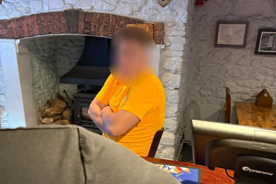 Shocking moment family of ‘dine and dashers’ leave popular seaside pub after gobbling £185 of food and drink