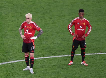 Soccer Football - Europa League - Final - Tottenham Hotspur v Manchester United - San Mames, Bilbao, Spain - May 21, 2025 Manchester United's Alejandro Garnacho and Amad Diallo look dejected at the end of the match REUTERS/Juan Medina