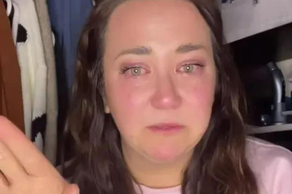 I’m a struggling single mum – I’m desperate, I’m begging strangers on the internet to help pay my bills & send me gifts