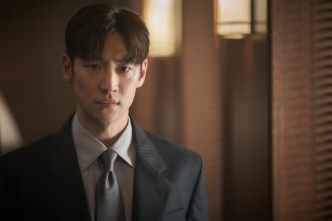 Lee Je Hoon, Yoo Hae Jin, Son Hyun Joo, And Choi Young Joon Become Entangled During A Financial Crisis In “Big Deal” 10