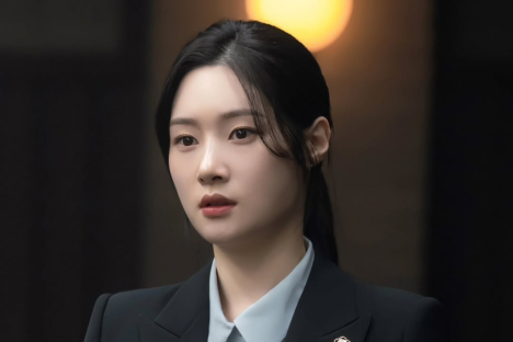 Jung Chaeyeon Transforms Into A Hardworking Rookie Attorney In New Drama “Beyond The Bar”
