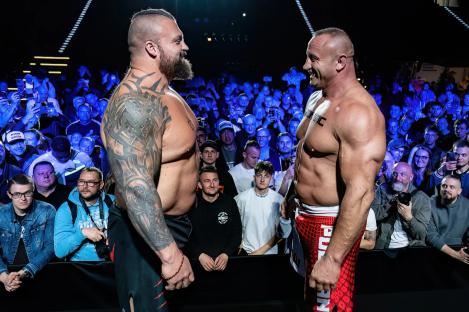 Eddie Hall KNOCKS OUT Mariusz Pudzianowski in huge upset in MMA debut in mammoth 601lbs melee at KSW 105