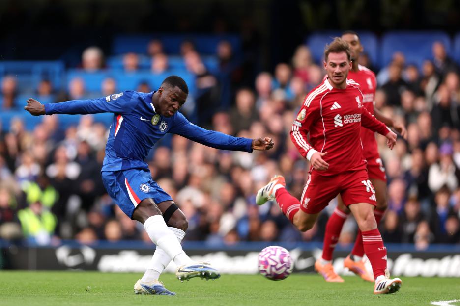 Chelsea Edges Liverpool 2-1: Estevao's Dramatic Last-Minute Goal Delivers Reds Their Third Consecutive Defeat and Propels Arsenal to the Premier League Summit