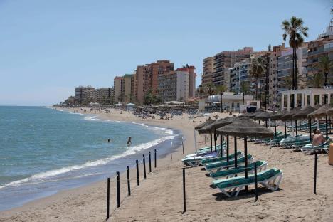 Fuengirola beach with buildings in the background.