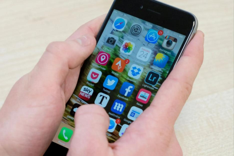 Major mobile provider reveals FREE upgrade for thousands of customers hours after major service is shut down