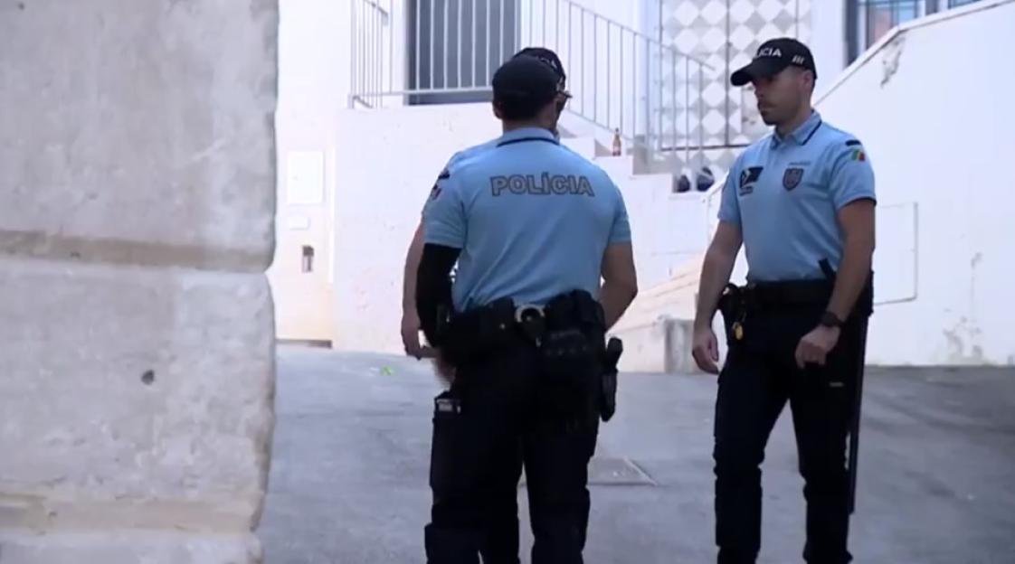 Lisbon police officers at a crime scene.