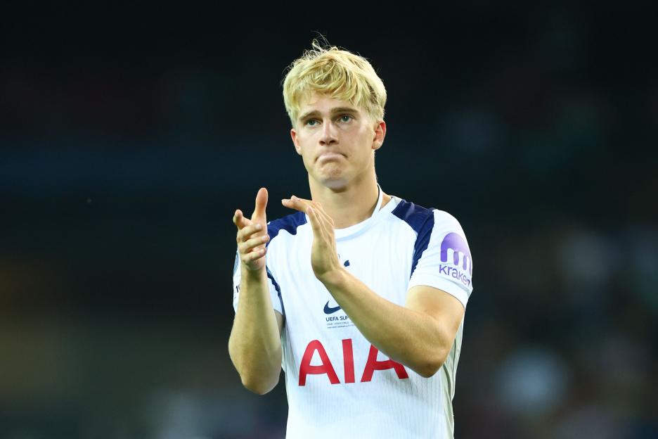 Lucas Bergvall of Tottenham Hotspur clapping after a soccer game.